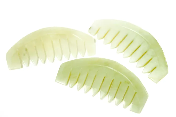 Using of jade combs can promote blood flow and hair growth