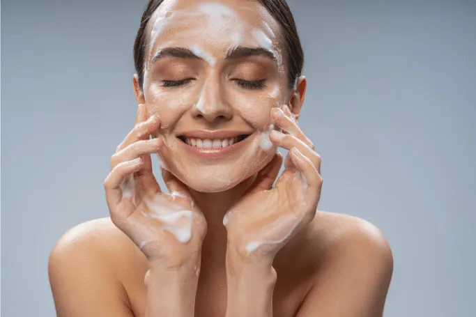 Washing your face has benefits and is a valuable tip from dermatologists