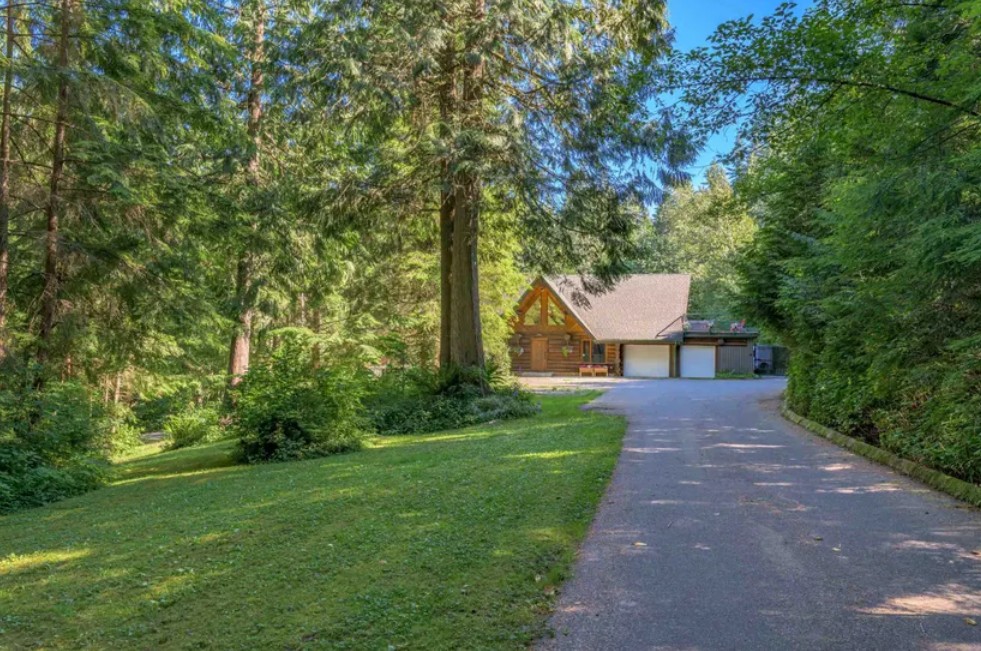Beautiful Log cabinn mission for sale