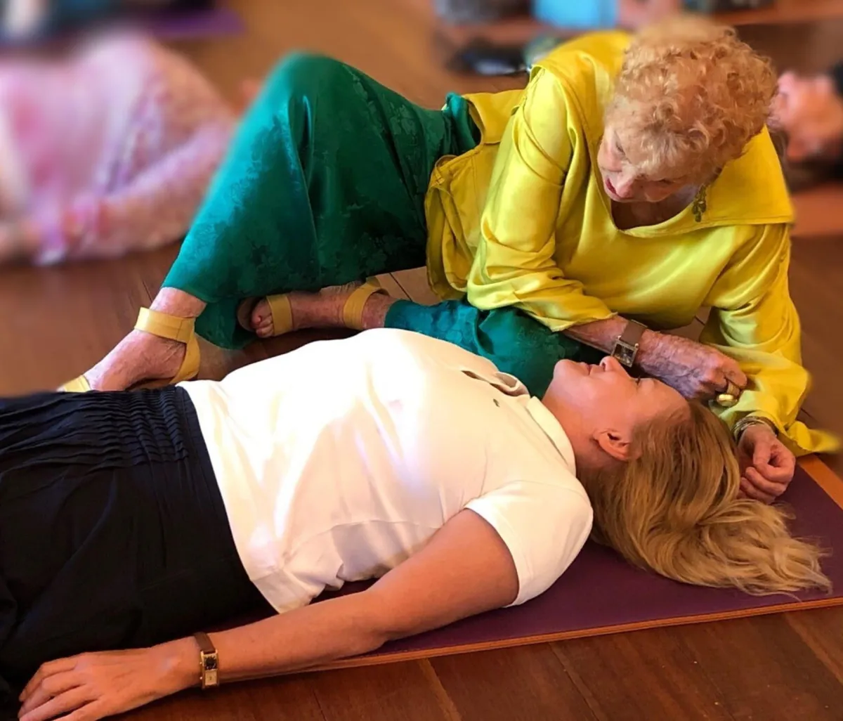 sessões privadas de breathwork com Sondra Ray