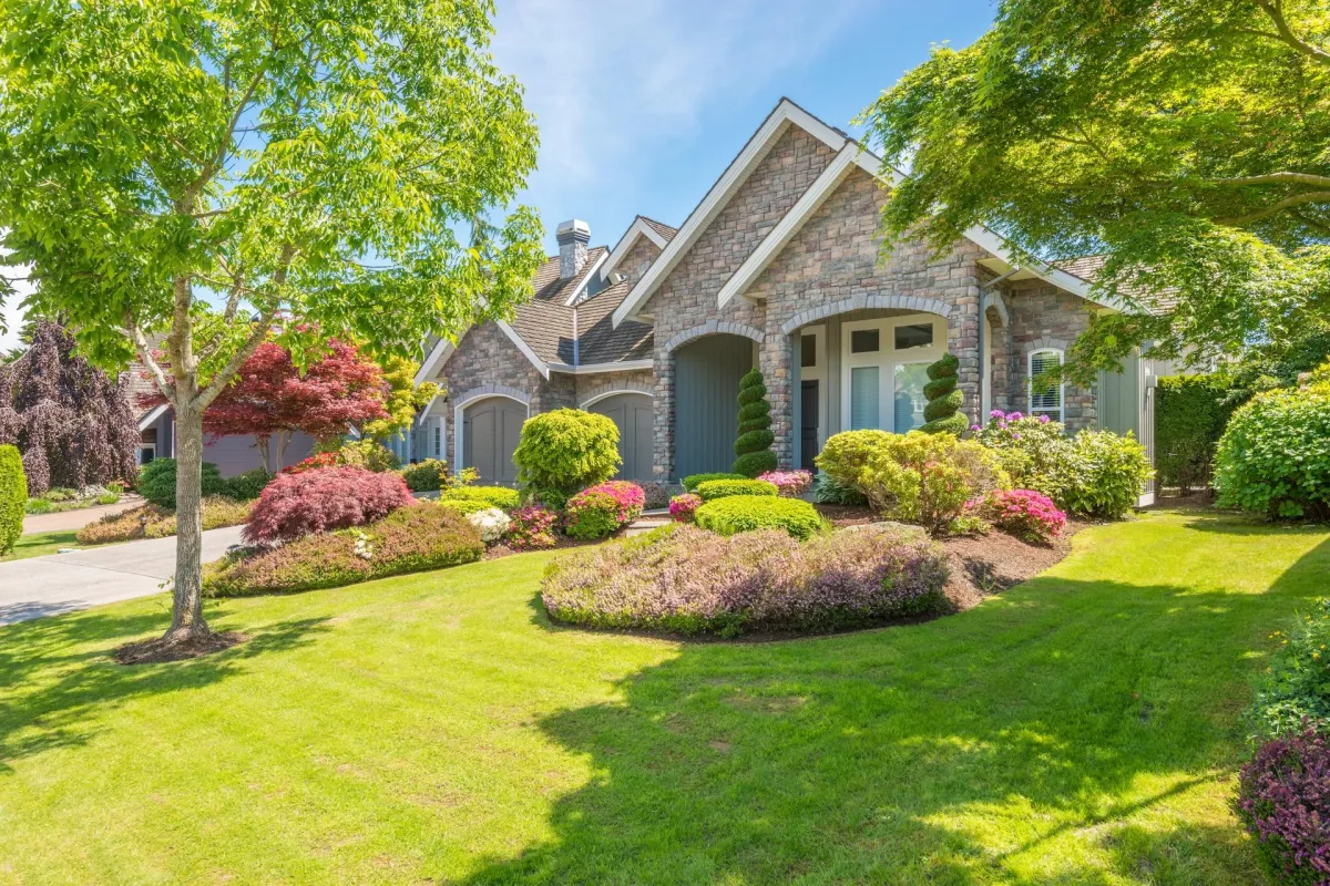 Home yard landscaper in Portage