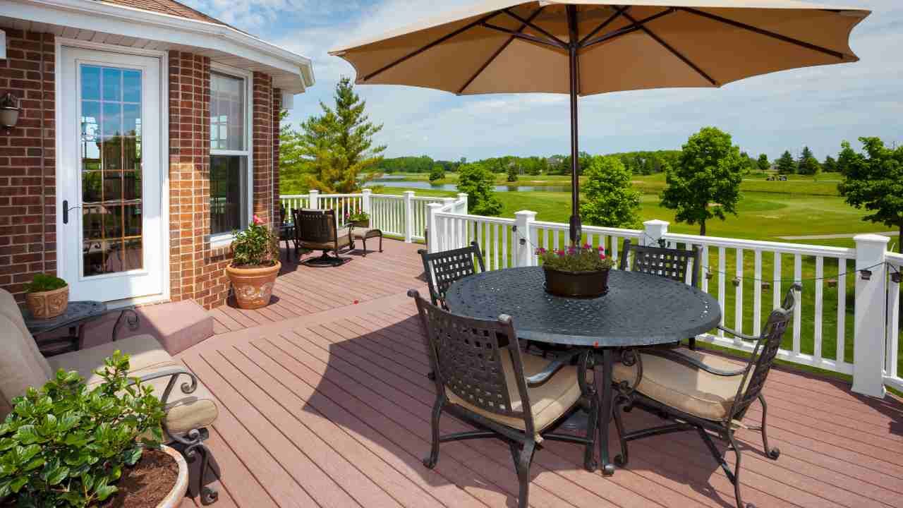 5 Reasons Why a Custom-Built Deck Adds Value to Your Home
