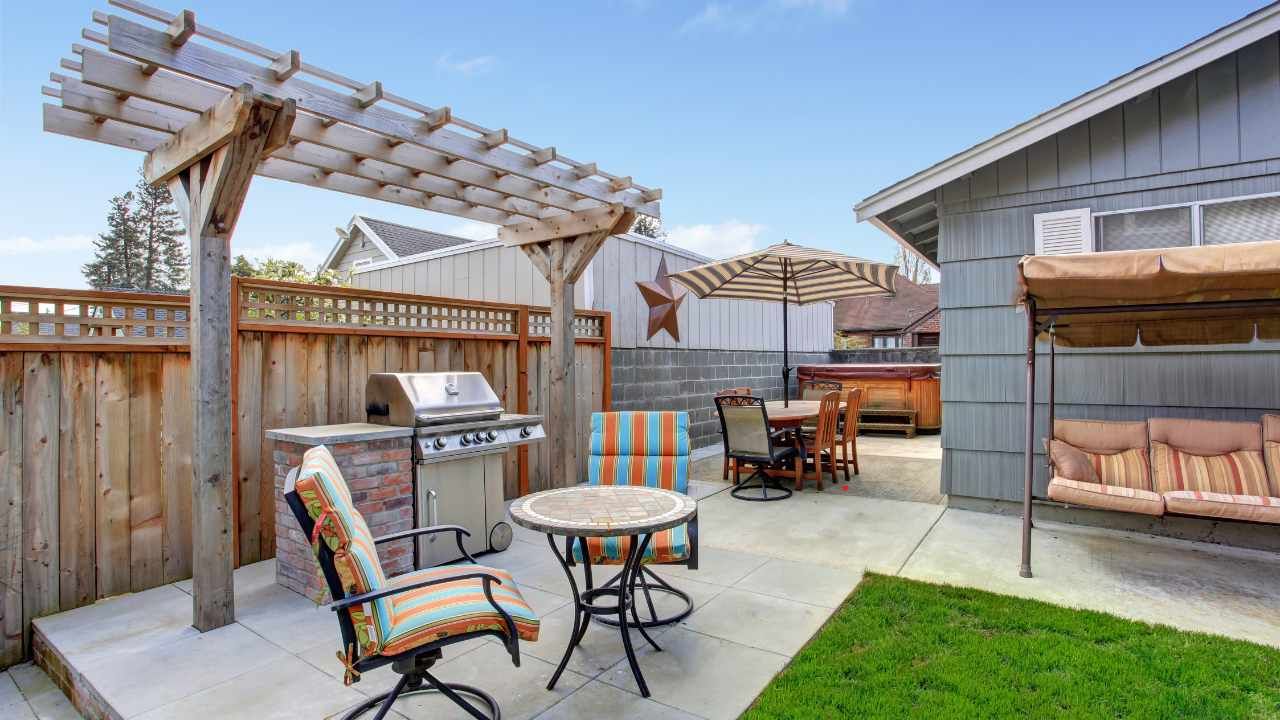 best fence designs for backyard privacy