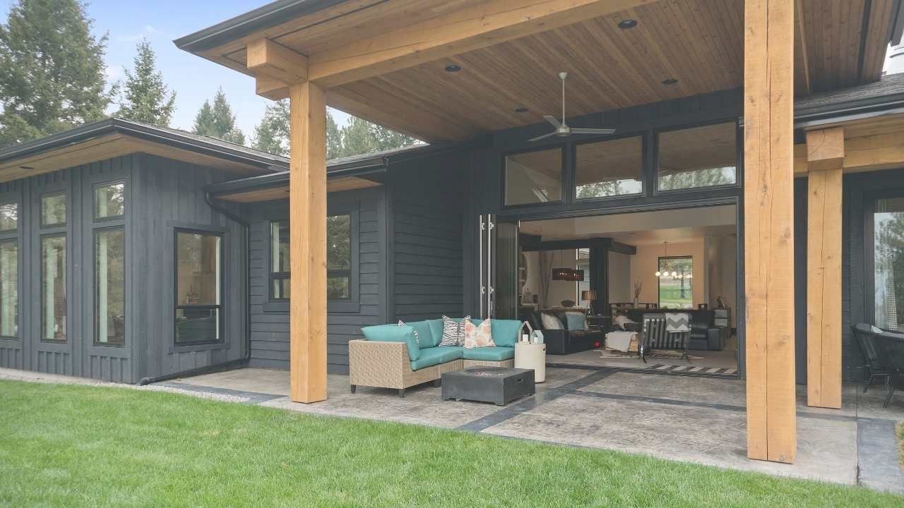 retractable vs fixed patio covers