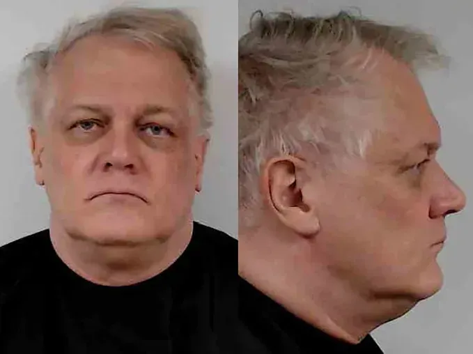 Пенсиониран майор от ВВС на САЩ, арестуван за обучение на китайски пилоти.