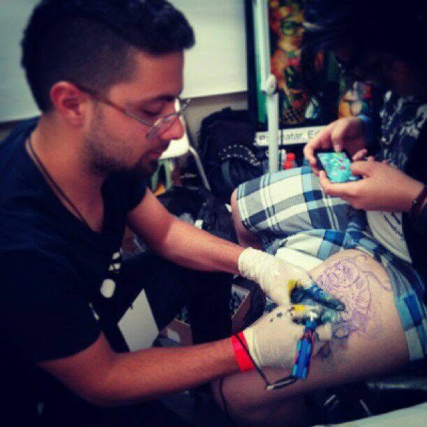 David Mendoza art en la exposición de tatuajes San Cristóbal 2013 realizando 1 de los proyectos de la convención.