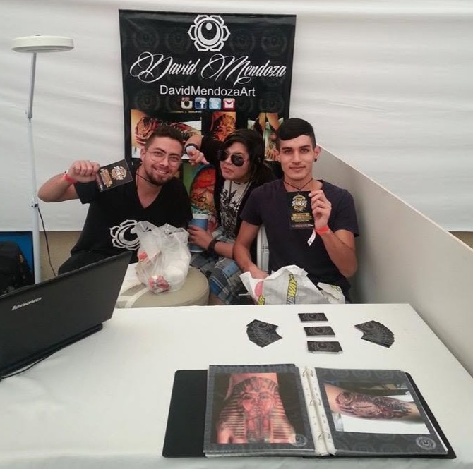 David Mendoza junto a su equipo en la Expo tatuajes de San Cristóbal 2013