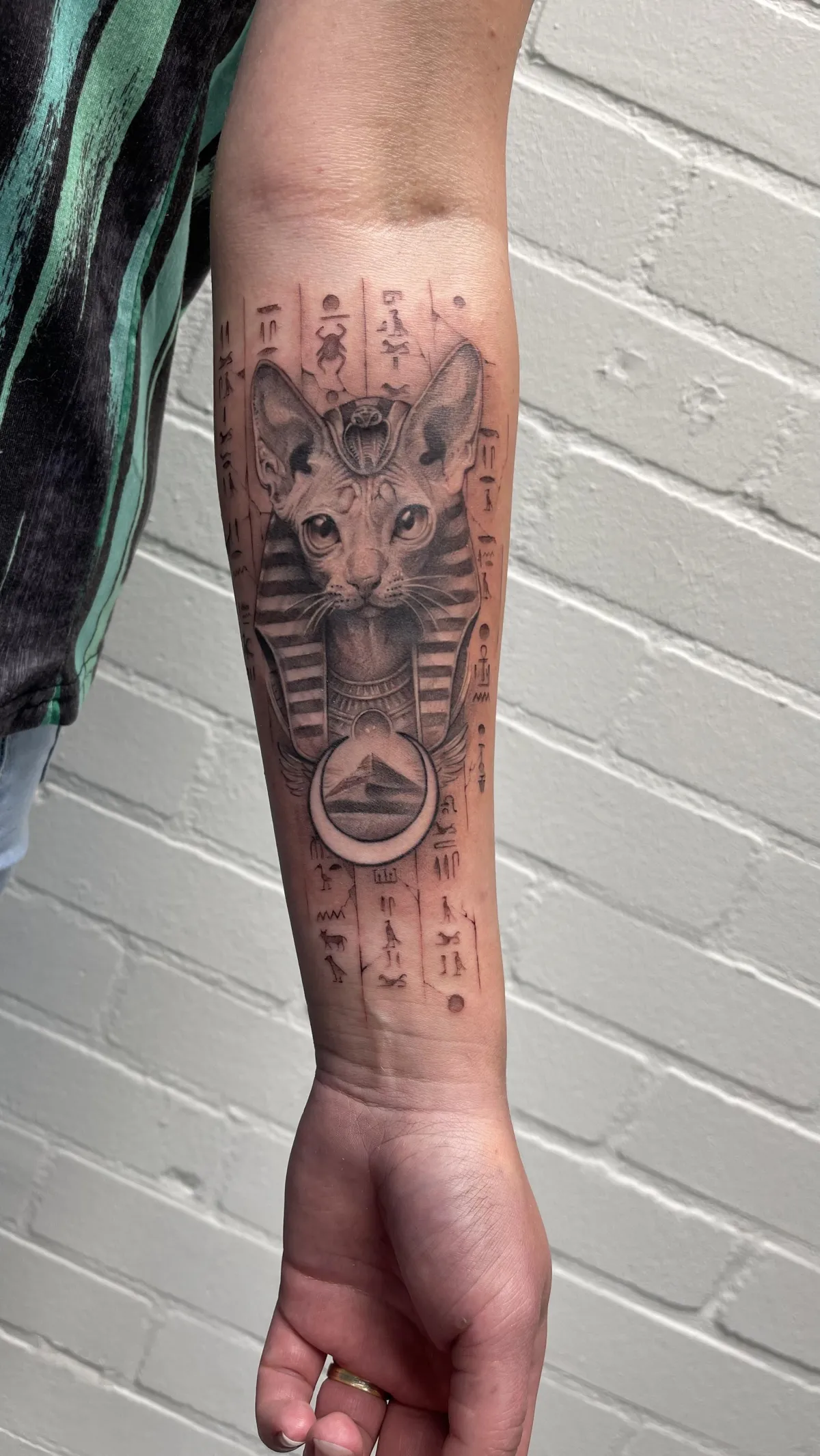 A sign that is on the side of a building