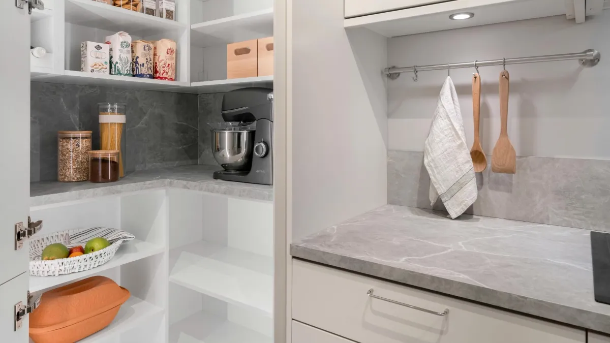 Transform your space with our professional organization service! Declutter, optimize, and create a tidy, stress-free home. Book today!