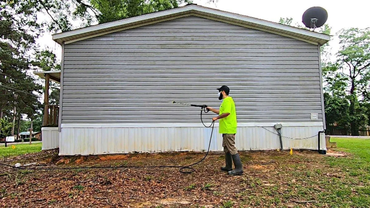 mobile home for power and pressure washing