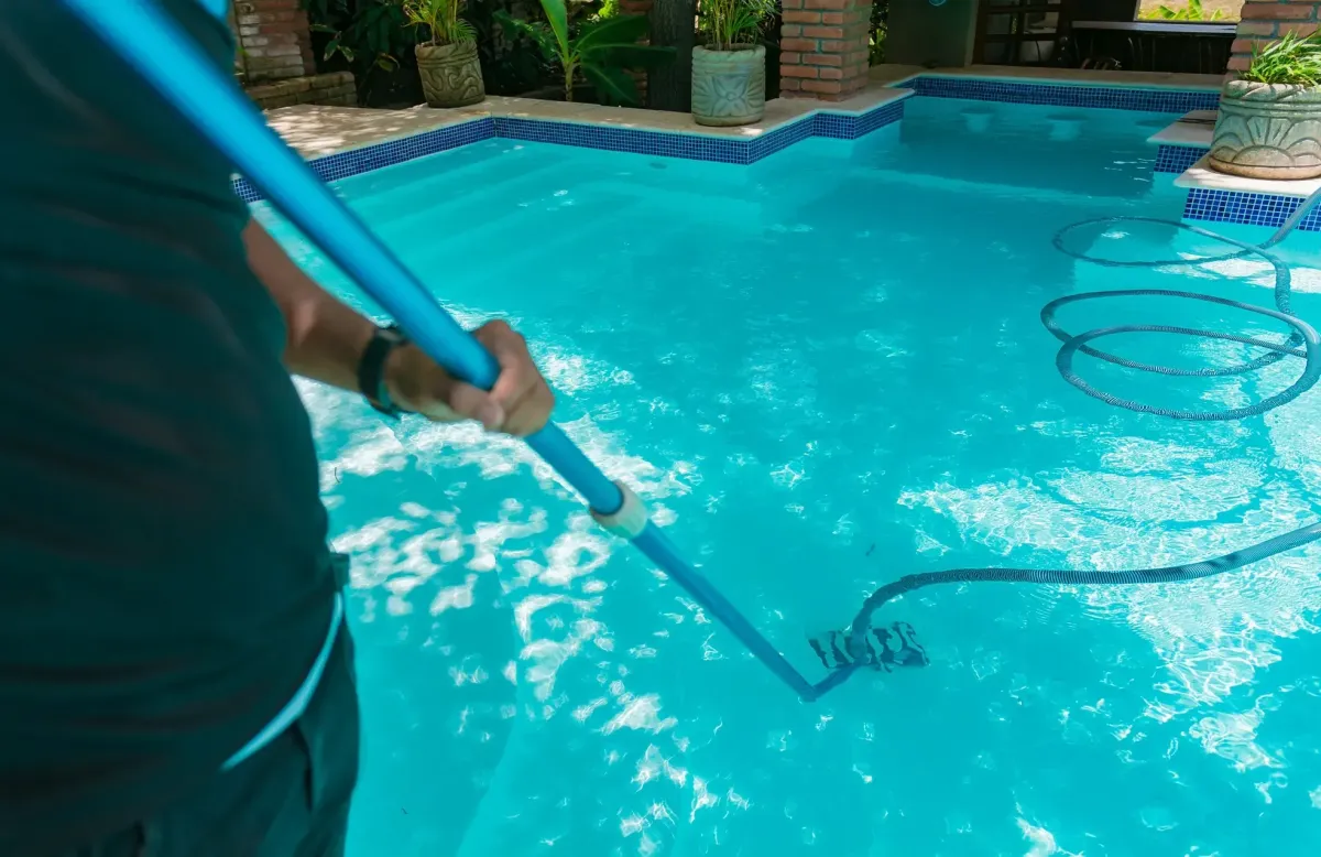 pool cleaning service