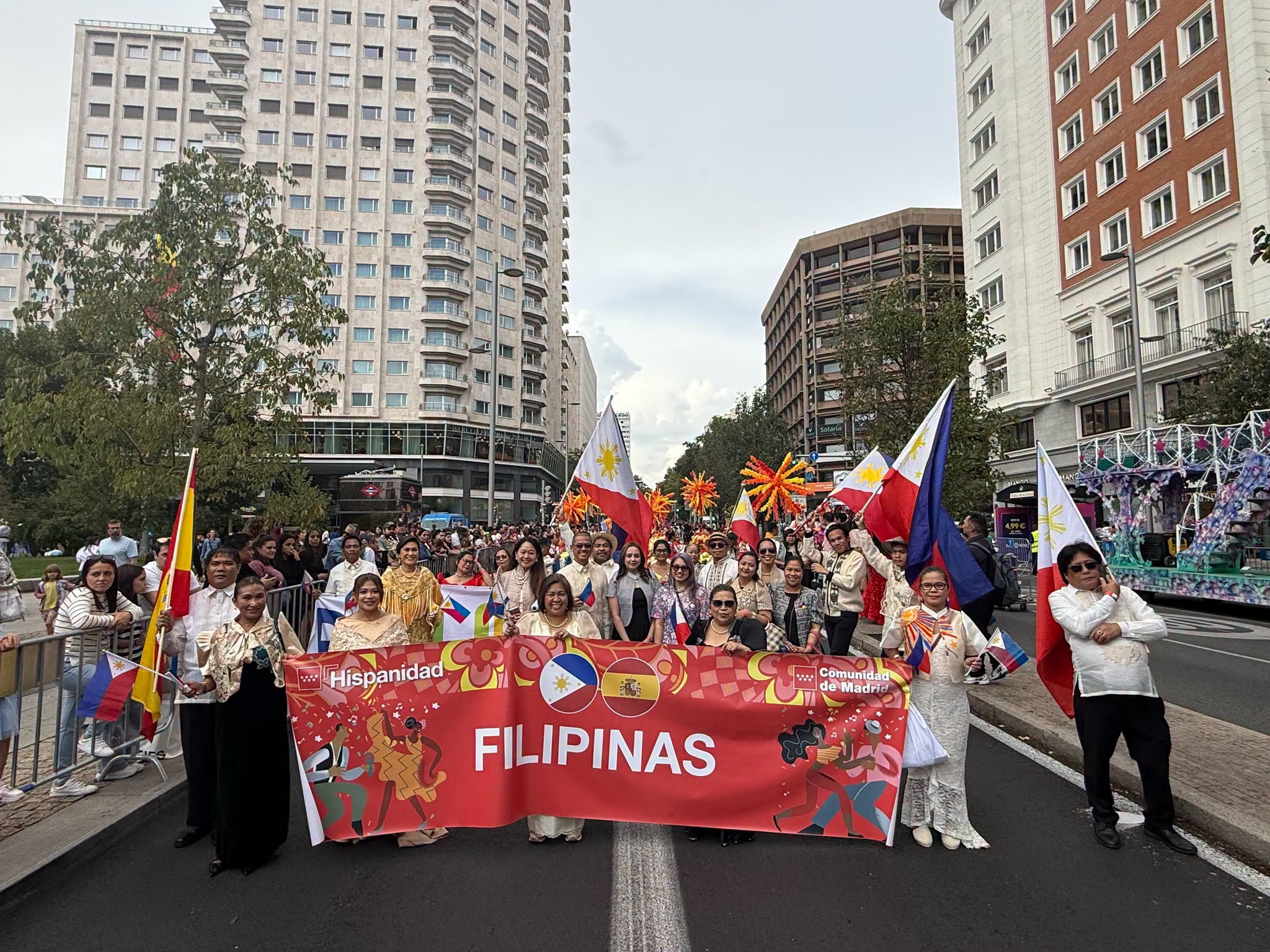 A year after making history, Filipinos return to Madrid's Hispanidad parade with a bigger presence