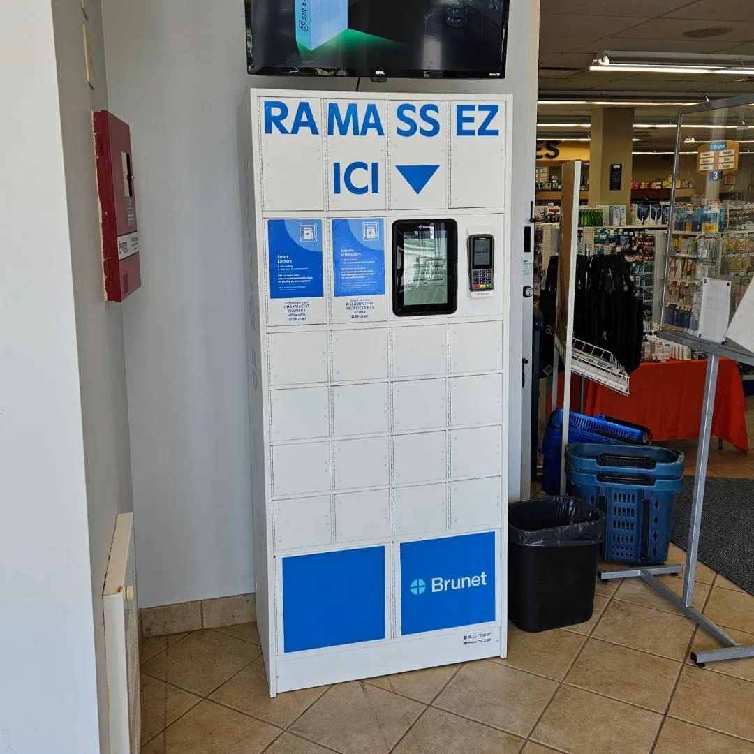 Casier intelligent Sir Steward chez le pharmacien Luc Fortier (Brunet), point de ramassage d’ordonnances compact.