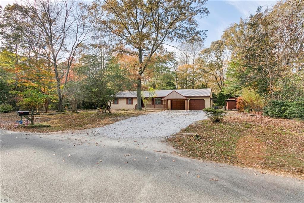 Williamsburg Concrete Pros builds and installs Driveway
