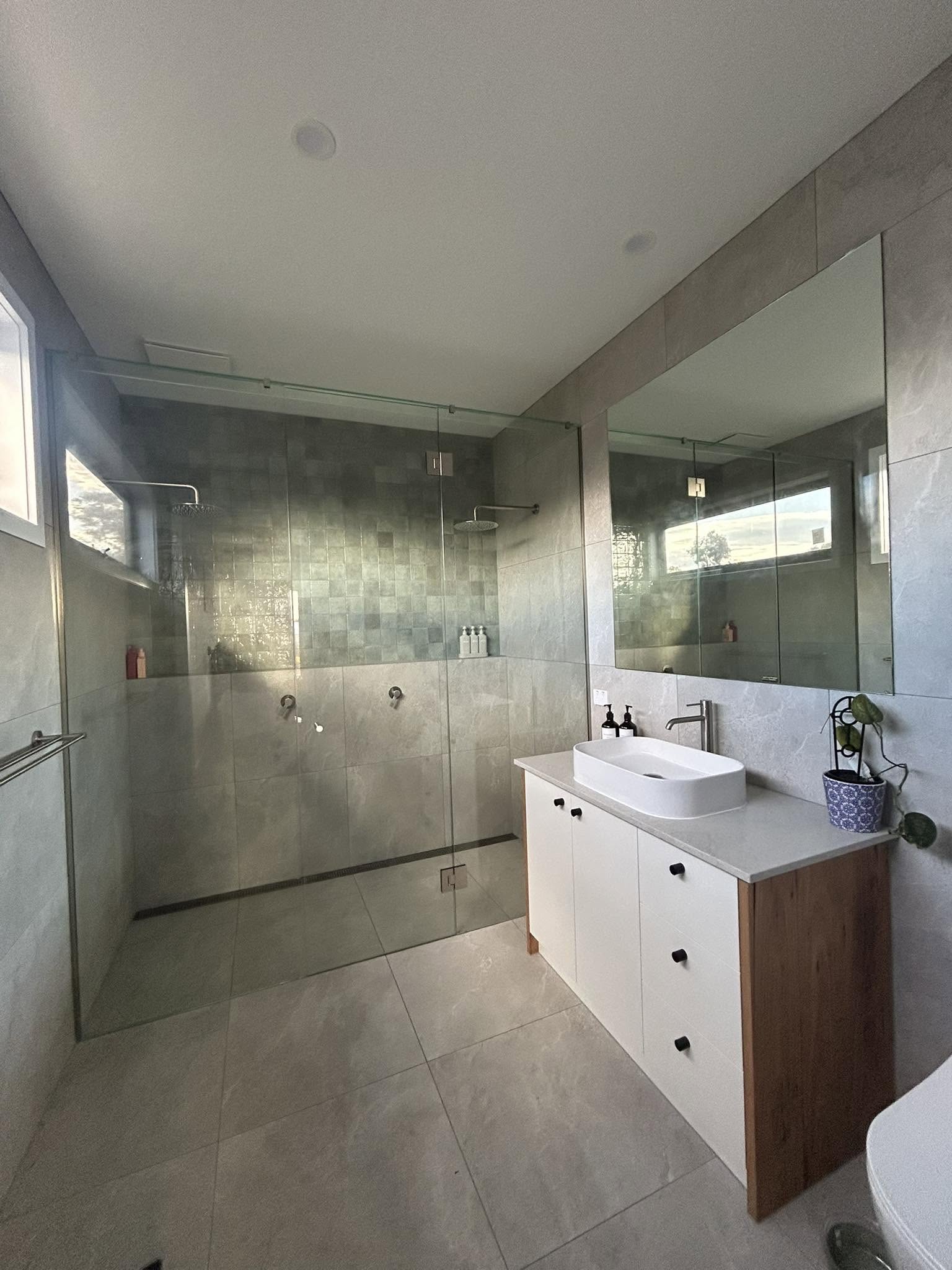 Framed vs Frameless Shower Screens Geelong | Collins Glass