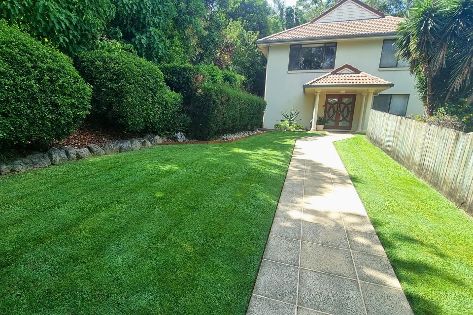 lawn mowing steel garden edging buderim