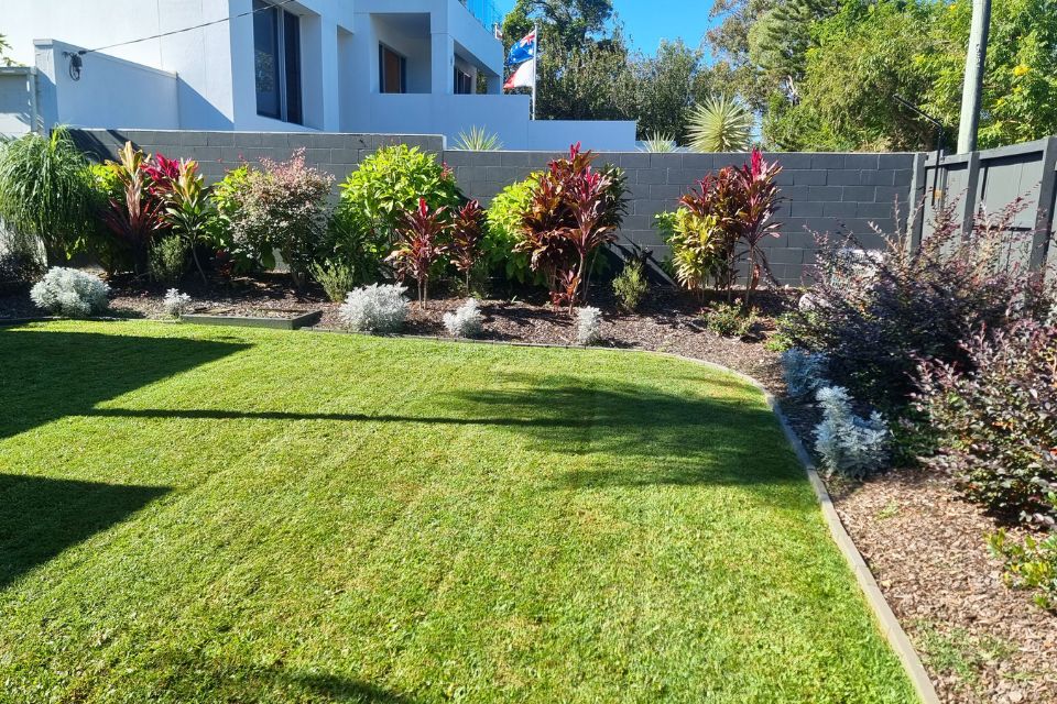Buderim Lawn mowing and edging for low-maintenance yard 