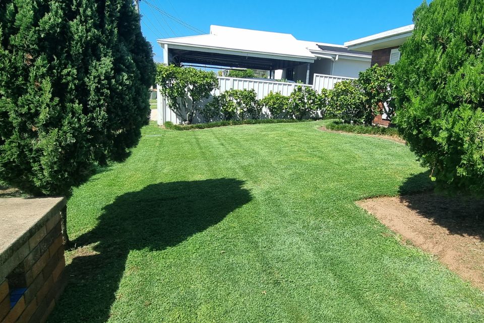 Buderim Tidy front yard after lawn mowing and edging