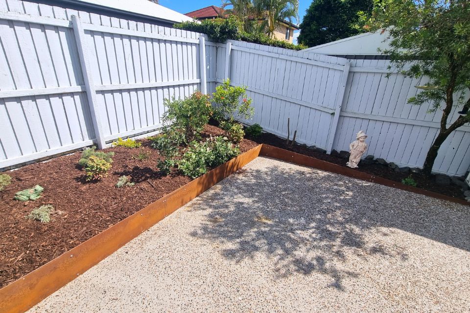 Steel garden edging installed after another Buderim garden clean-up