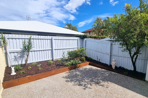 Soft landscaping in Buderim with steel garden edging, fresh mulch and newly planted garden beds