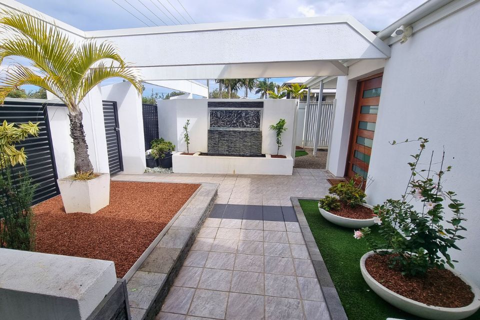 Low-maintenance courtyard in Buderim after an overgrown garden clean-up