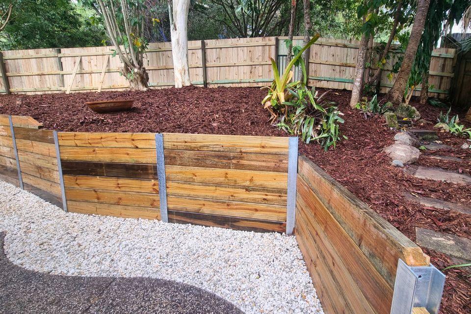 Buderim sloping yard with retaining wall, mulch and decorative white rock