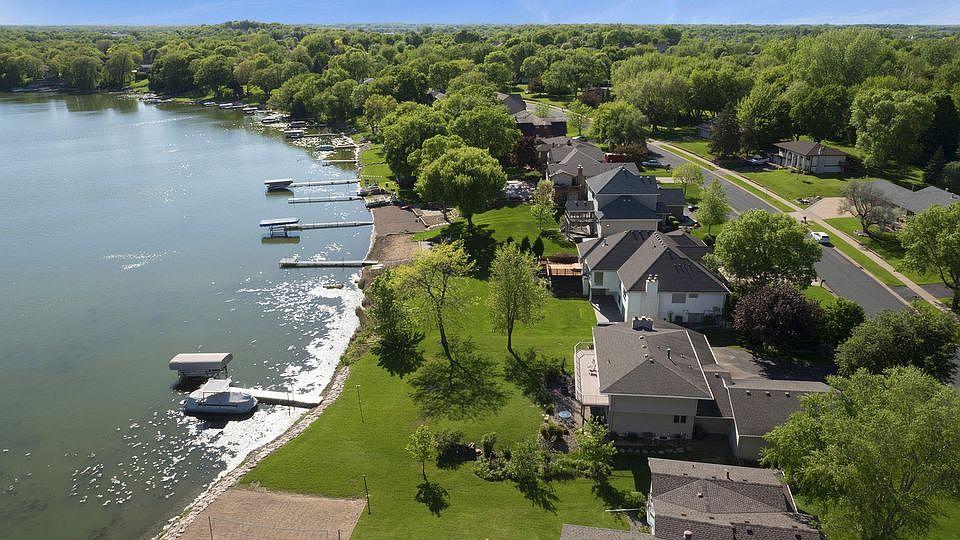 Backyard cedar deck with railing in Weaver Lake neighborhood