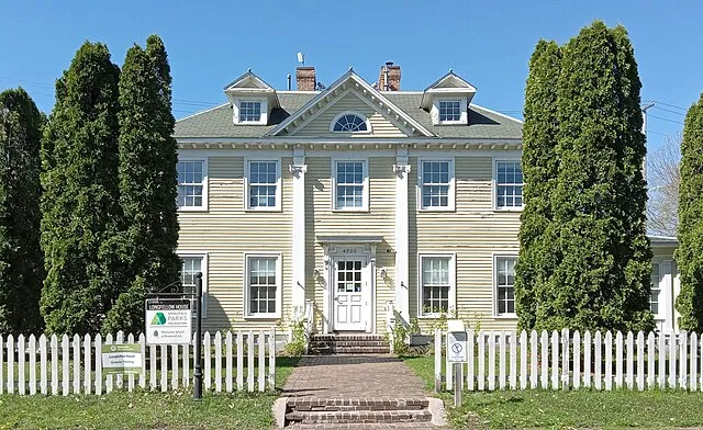 Backyard multi-level deck in Longfellow neighborhood of Minneapolis
