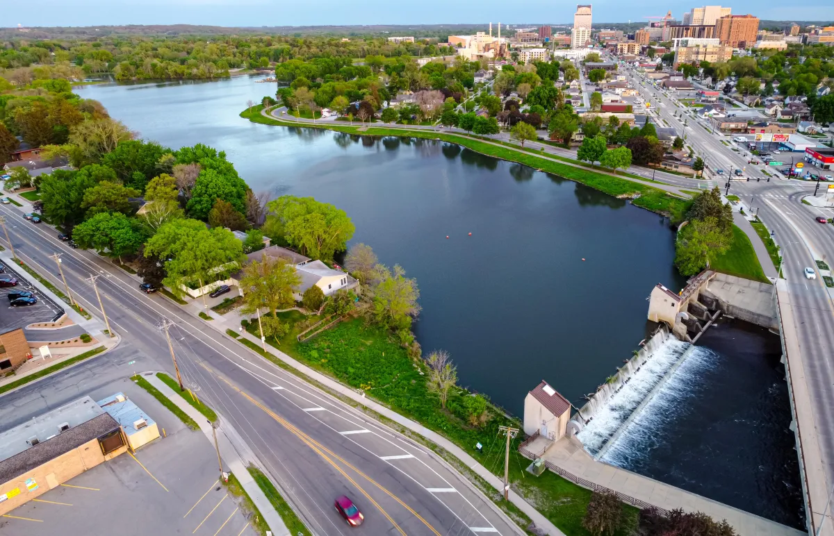Composite deck overlooking Silver Lake in Rochester