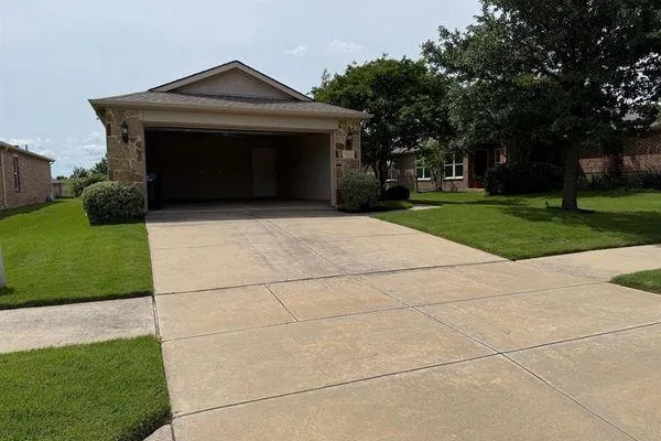 Frisco Concrete builds and installs Driveway