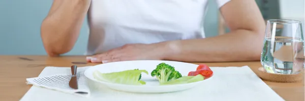 Do I Have an Eating Disorder? How to Tell the Difference Between Dieting and Disordered Eating