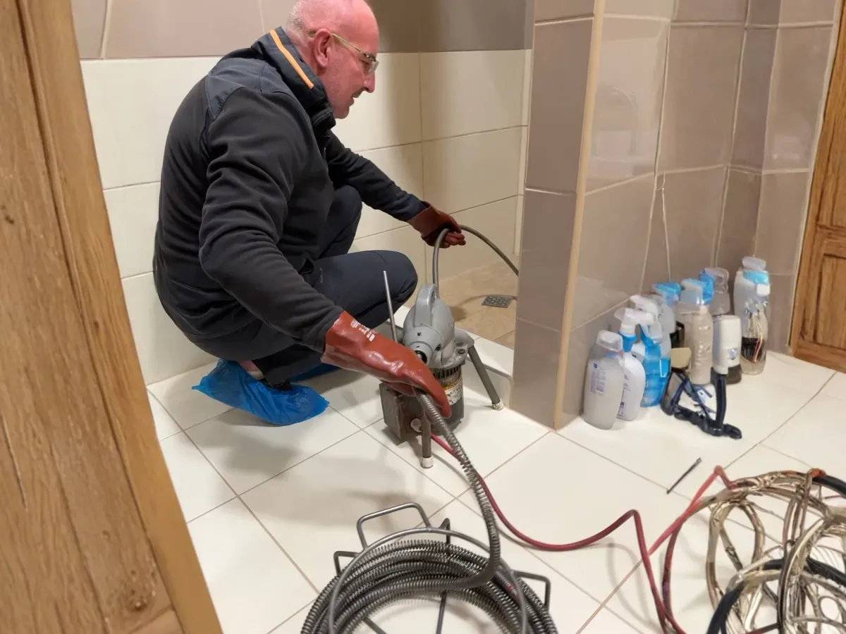 Papp Zsolt fürdőkád és zuhany duguláselhárítás bontás nélkül