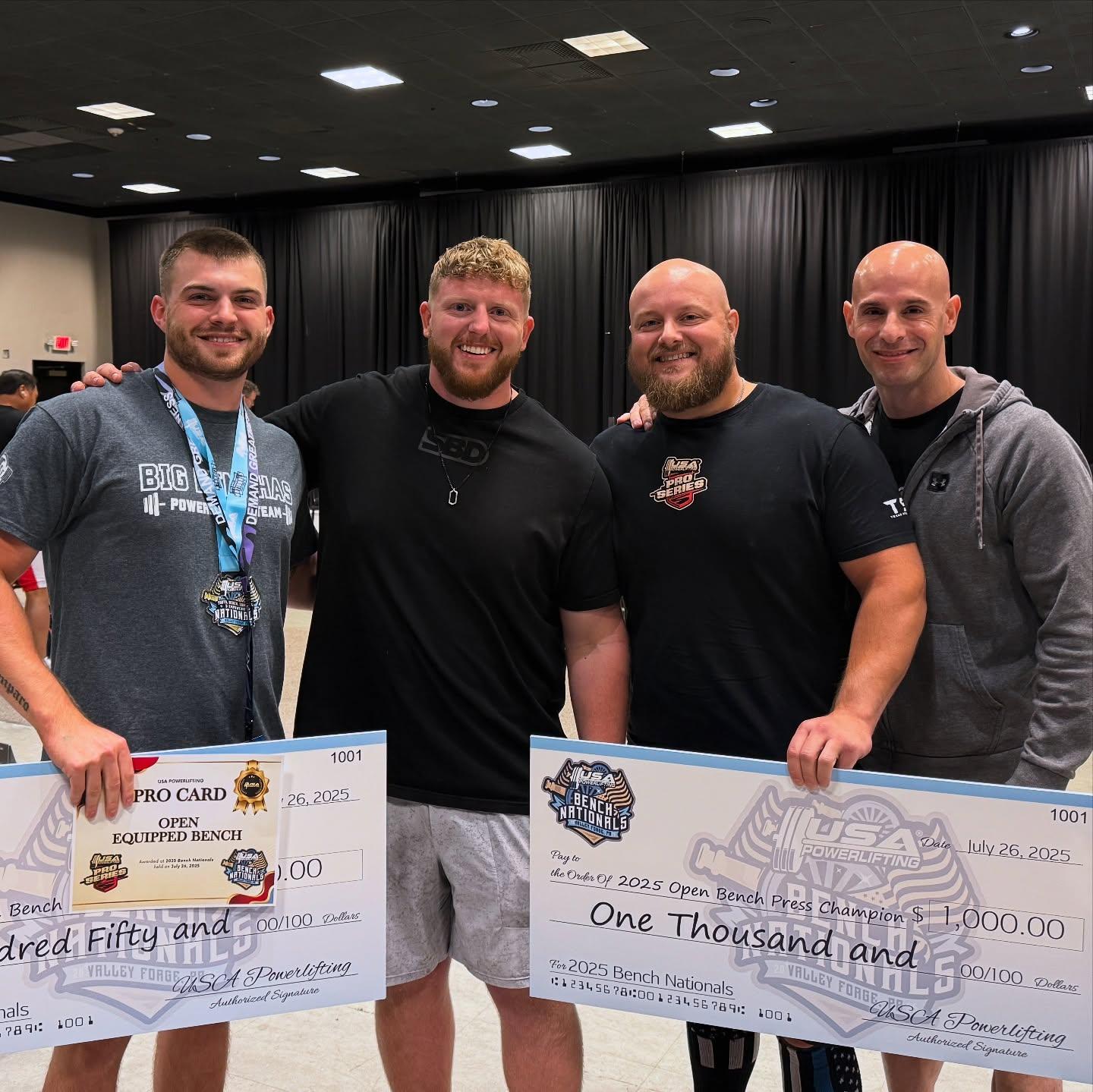 Competitive powerlifter bench press champiosn