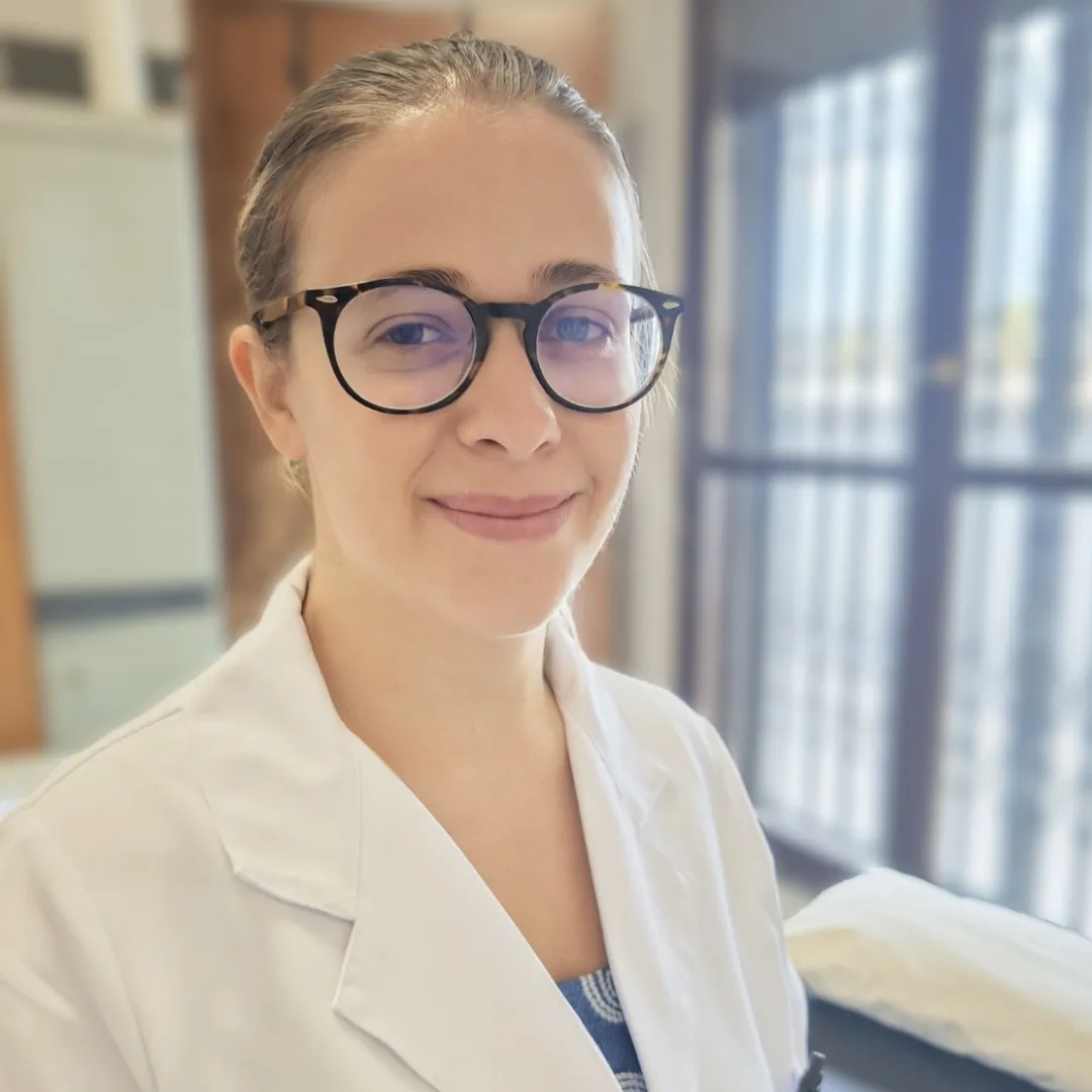 Osteopata a Saronno tratta un uomo