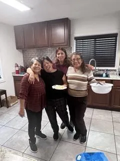 Jóvenes y niños en actividades de la iglesia