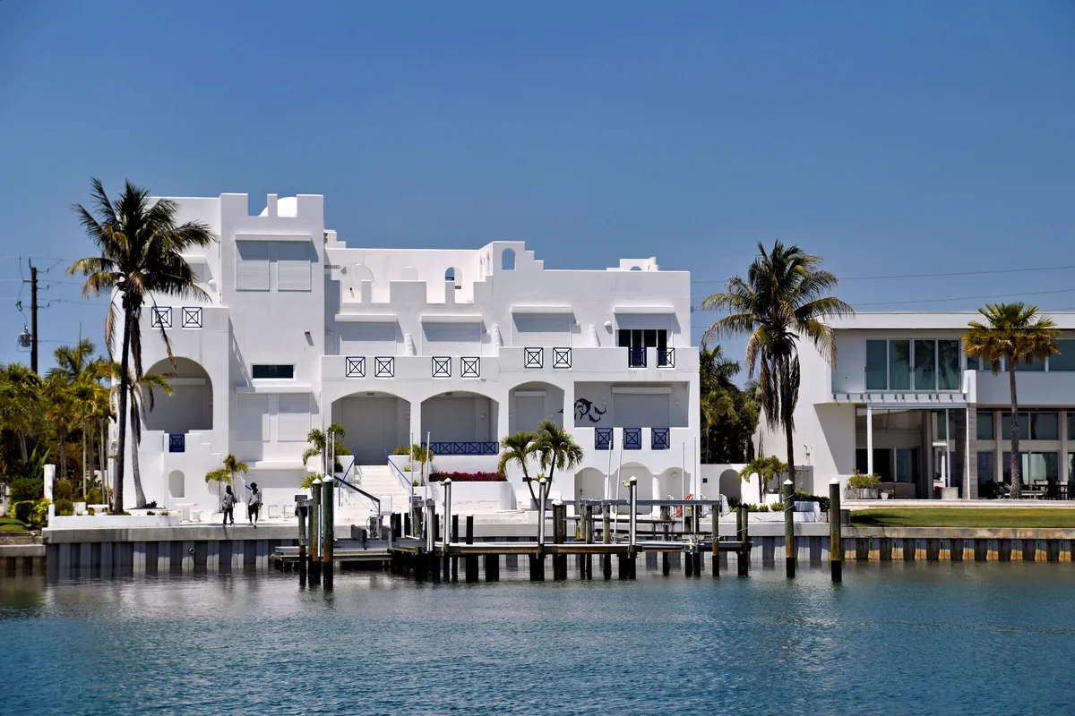 Sarasota waterfront homes along the bay