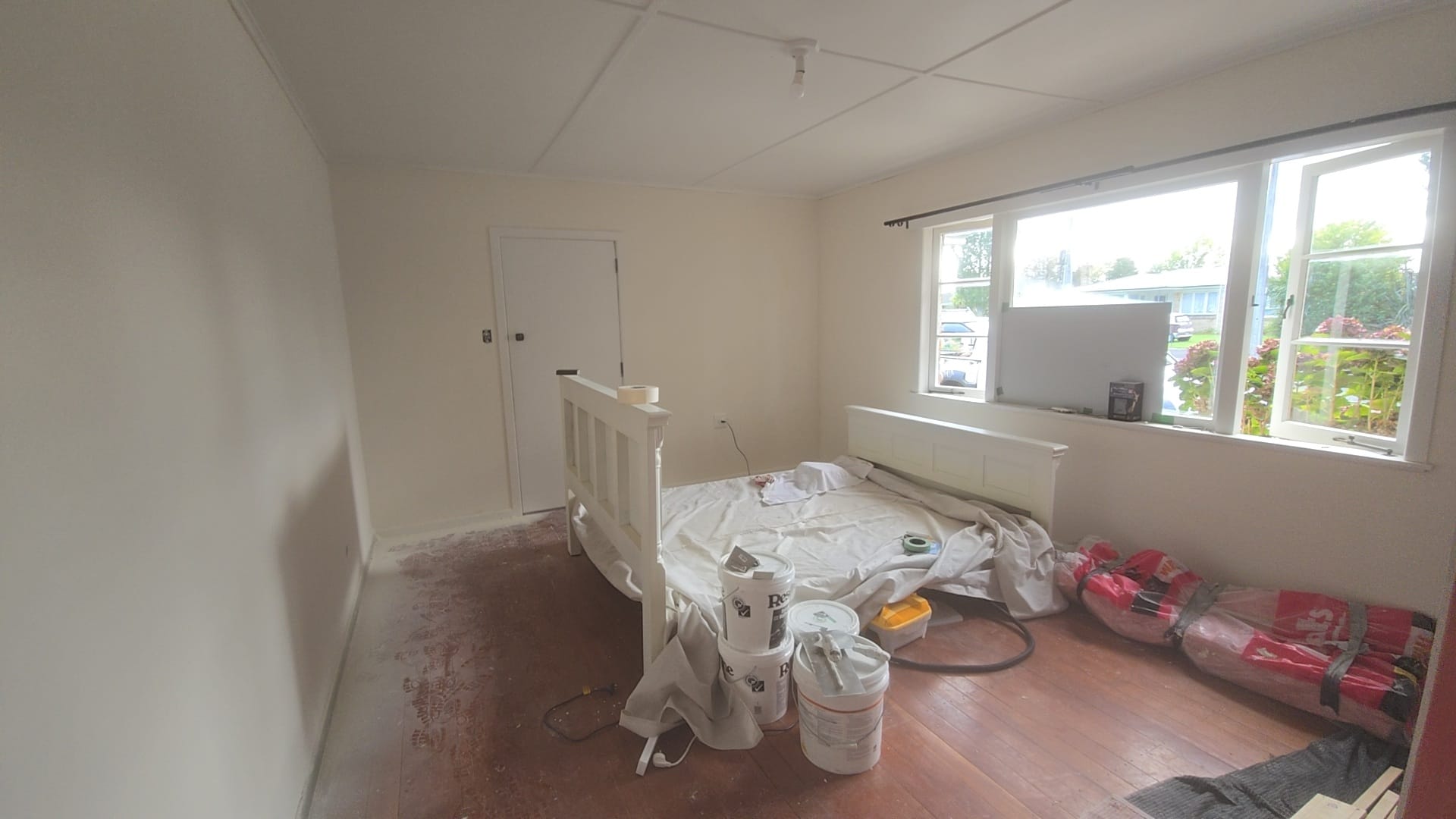 Painting prep and plaster sanding in Hamilton