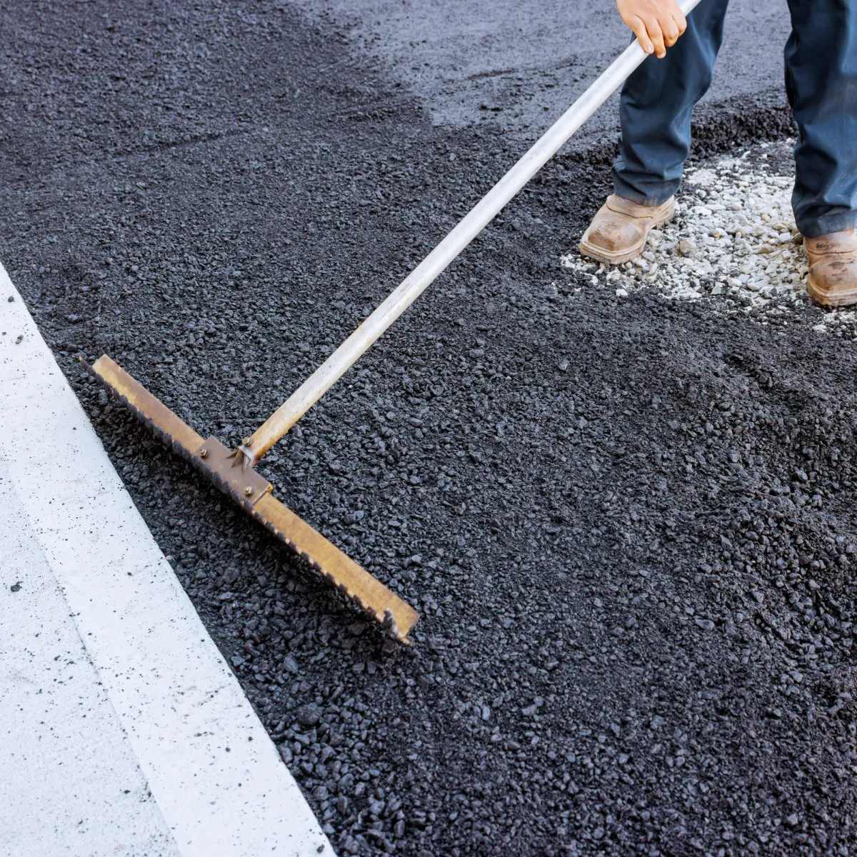 Équipe professionnelle de Construction Carl Breton inc. réalisant Plancher d’époxy pour garage