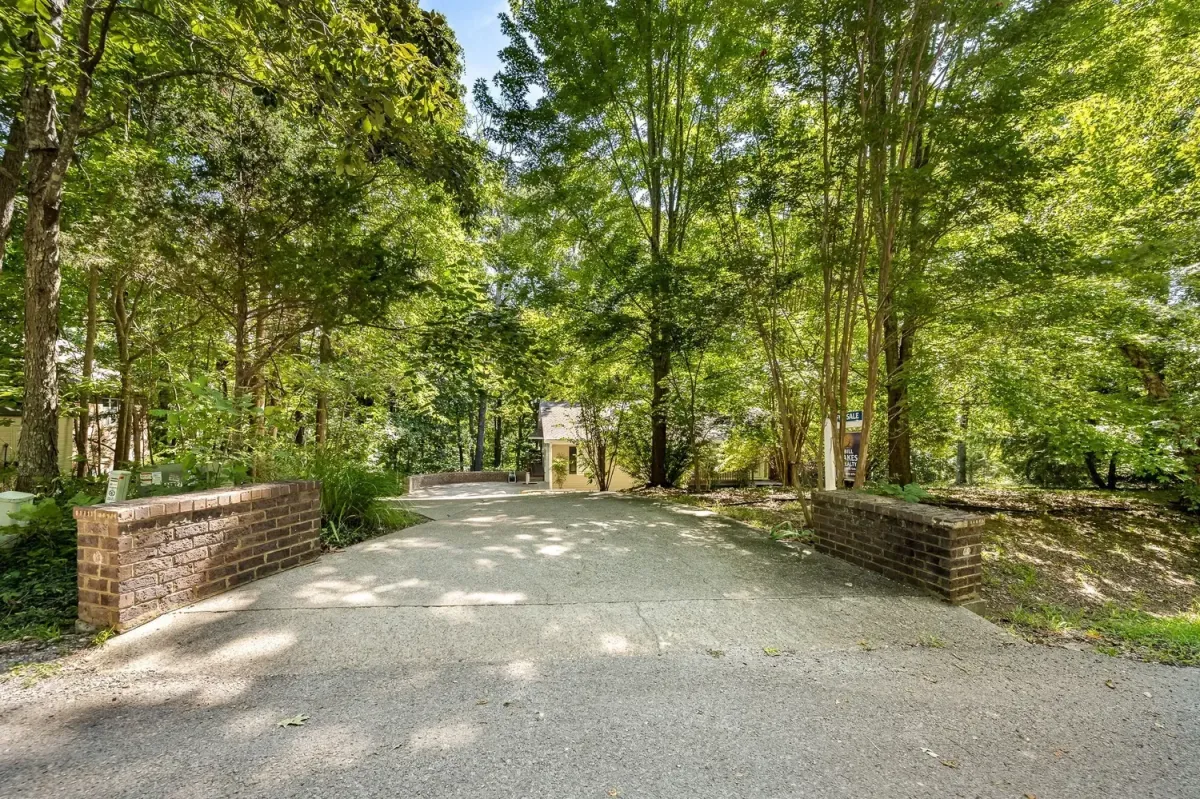 Murfreesboro Concrete builds and installs Driveway