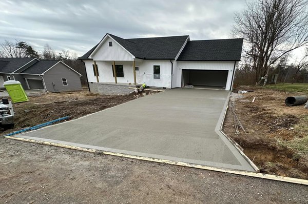 Murfreesboro Concrete builds and installs Driveway