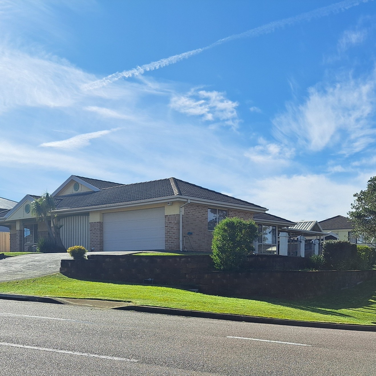 Commercial lawn edging by local lawn care company