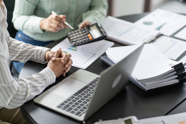 Ontdek waarom persoonlijk contact met een boekhouder belangrijk is en hoe een goede samenwerking zorgt voor meer inzicht, vertrouwen en betere financiële keuzes.