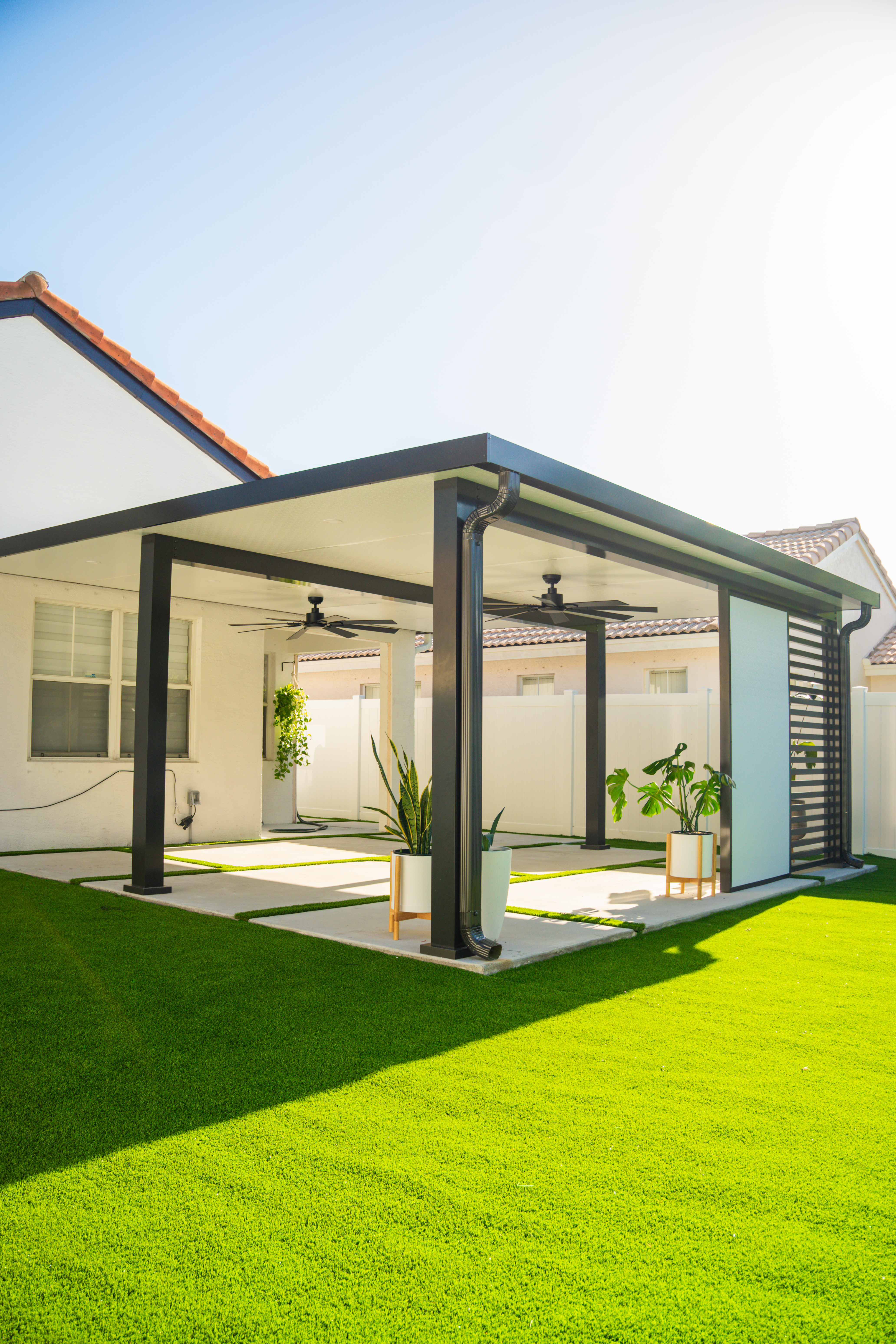 Artificial turf with concrete inlays in Miami