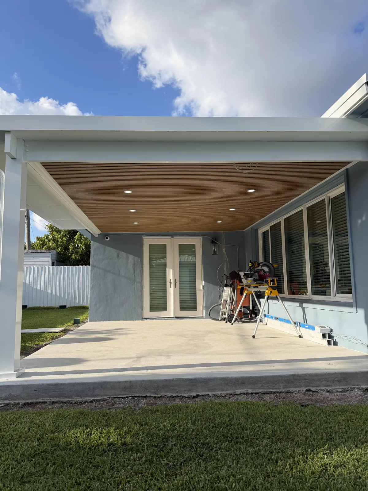 Pool deck patio with stamped finish in Miami