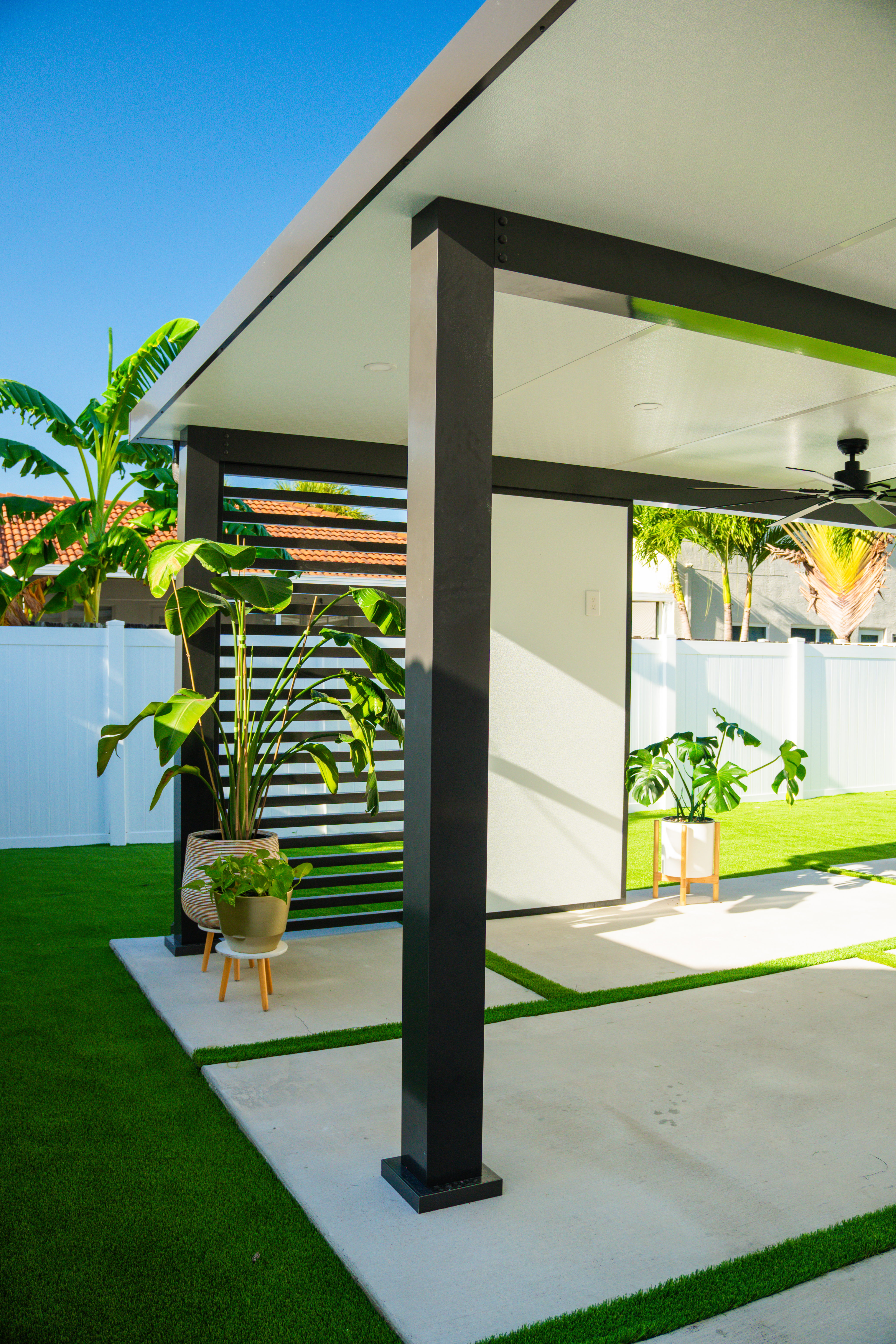 Hurricane-rated pergola in South Florida backyard