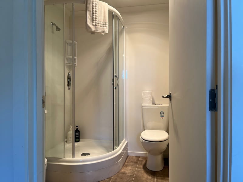 Shower room en suite at Hampden Heaven. 