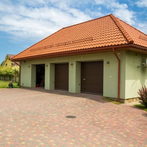 ADU Contractor planning custom garage projects