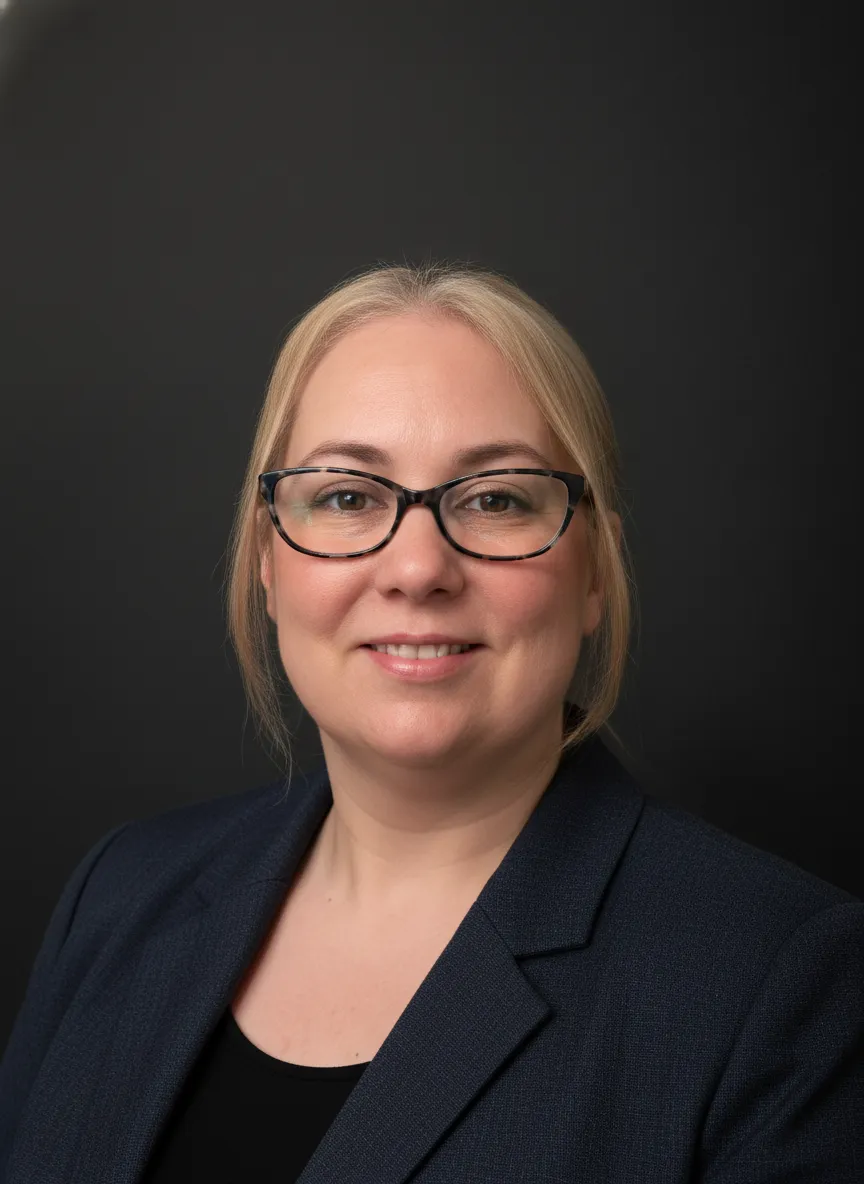 Hayley, founder of The Efficient Penguin Co., social media strategist for service-based businesse