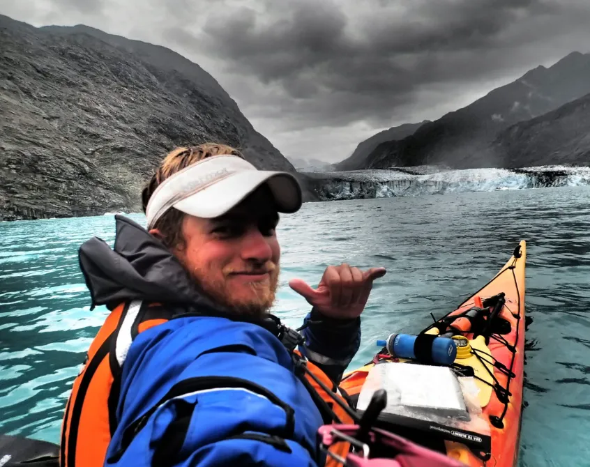 Instructor de kayak de mar en expedición