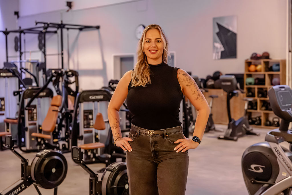 IGOFIT coaching session showing personalized health support and fitness training in a supportive environment.